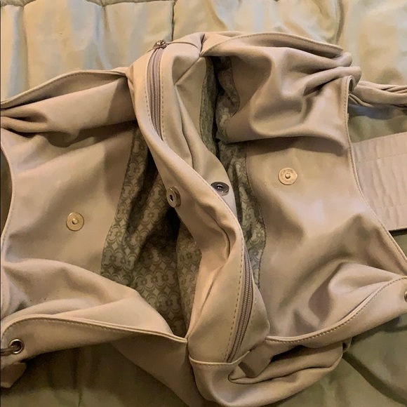 Cream twist lock purse - Picture 4 of 5